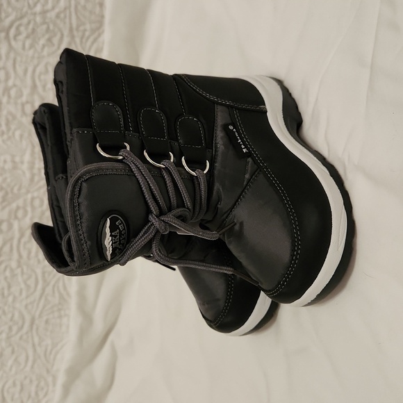 New! Boys black snow boots insulated with faux fur winter warm toddler size 8.5 - Picture 7 of 8